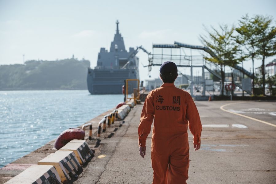 海魄浪 穿越百年高雄港｜專訪：國境的守門員——高雄海關